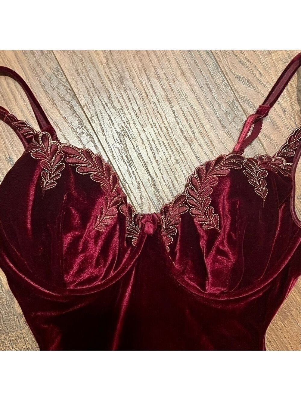 𝅺VICTORIA’S SECRET velvet thong bodysuit - Picture 2 of 7